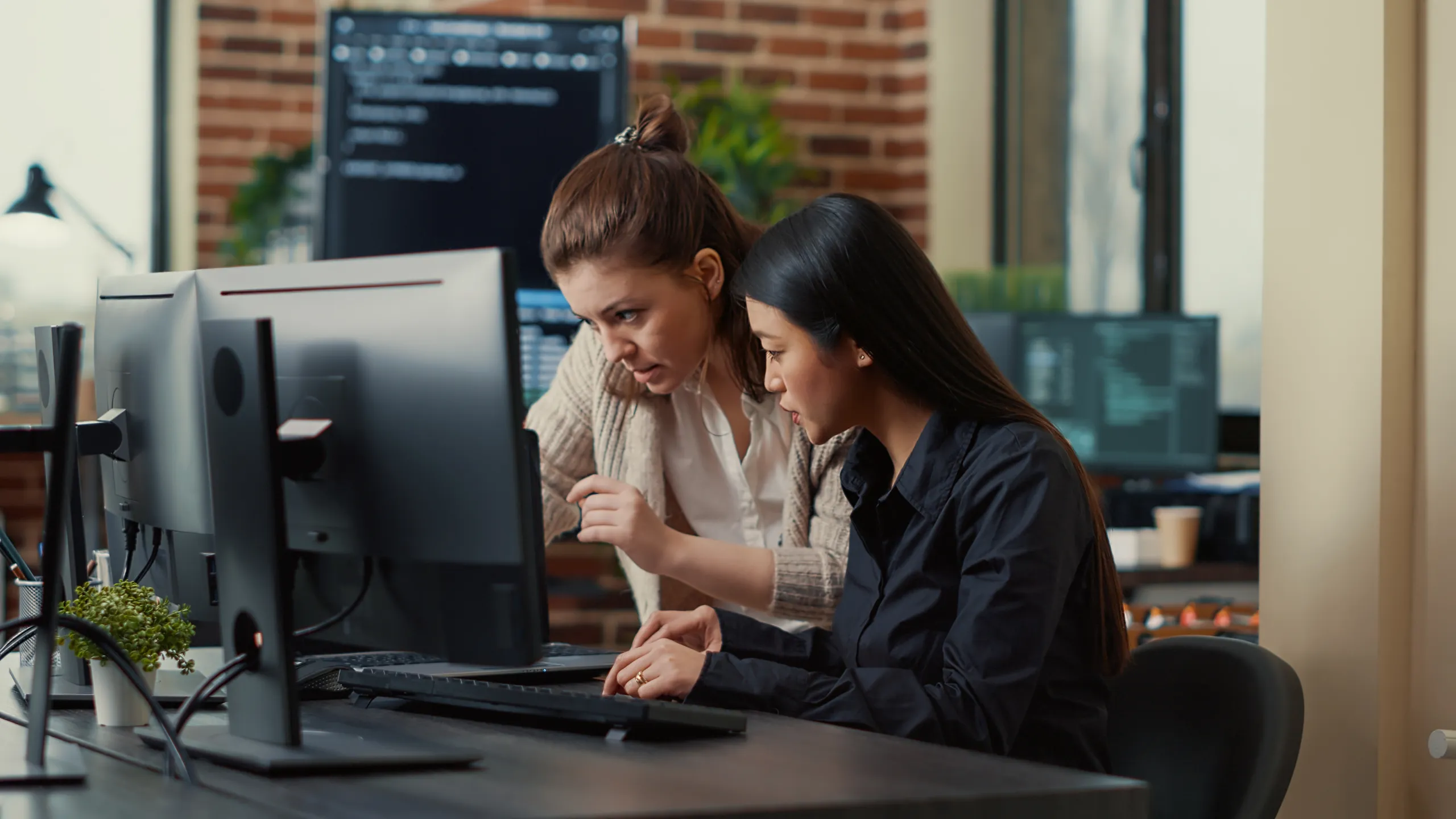 IT support team collaborating at workstation with Managed IT support Melbourne